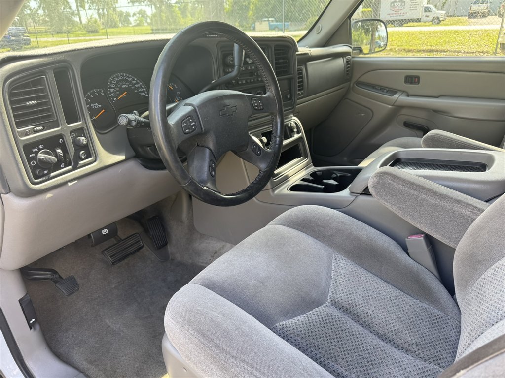 2005 Chevrolet Tahoe LS - Photo 8
