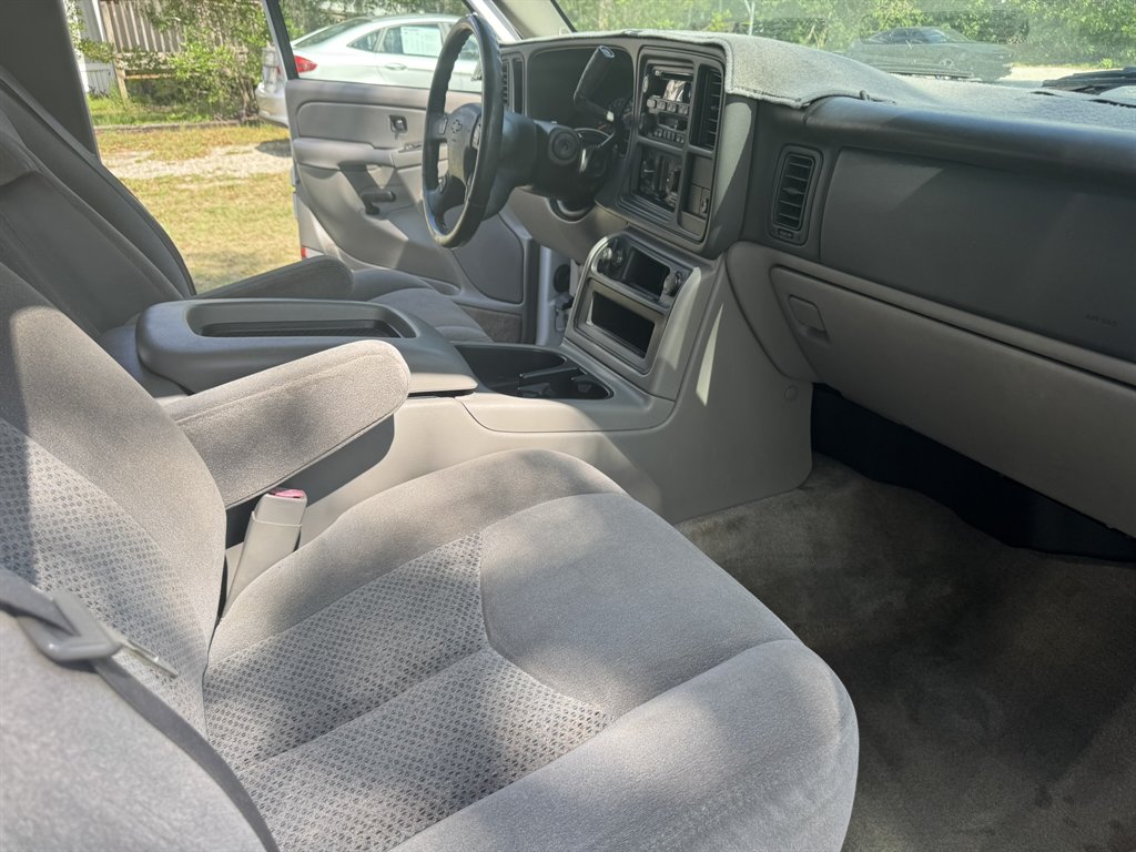 2005 Chevrolet Tahoe LS - Photo 11