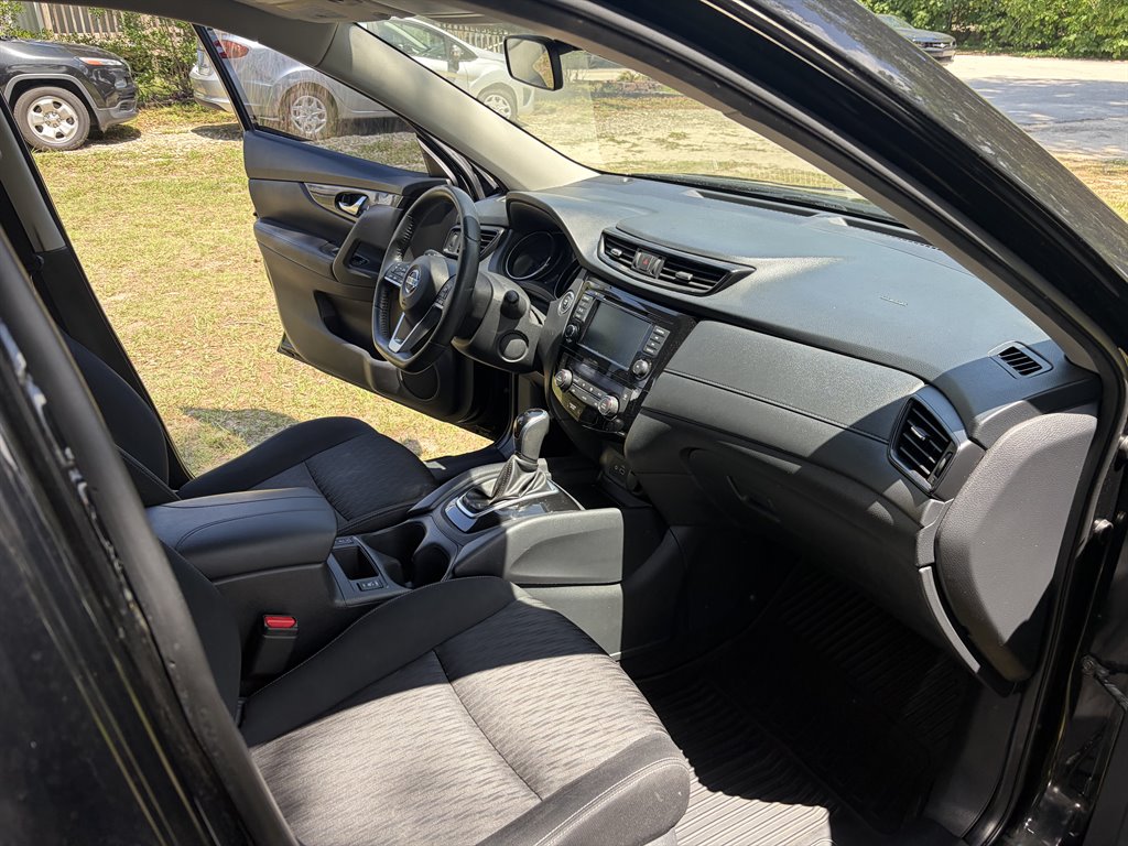2020 Nissan Rogue SV - Photo 11